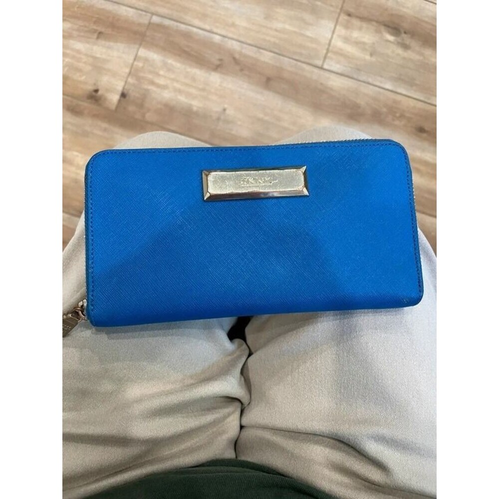 DKNY Jan. 2015 leather zip around wallet